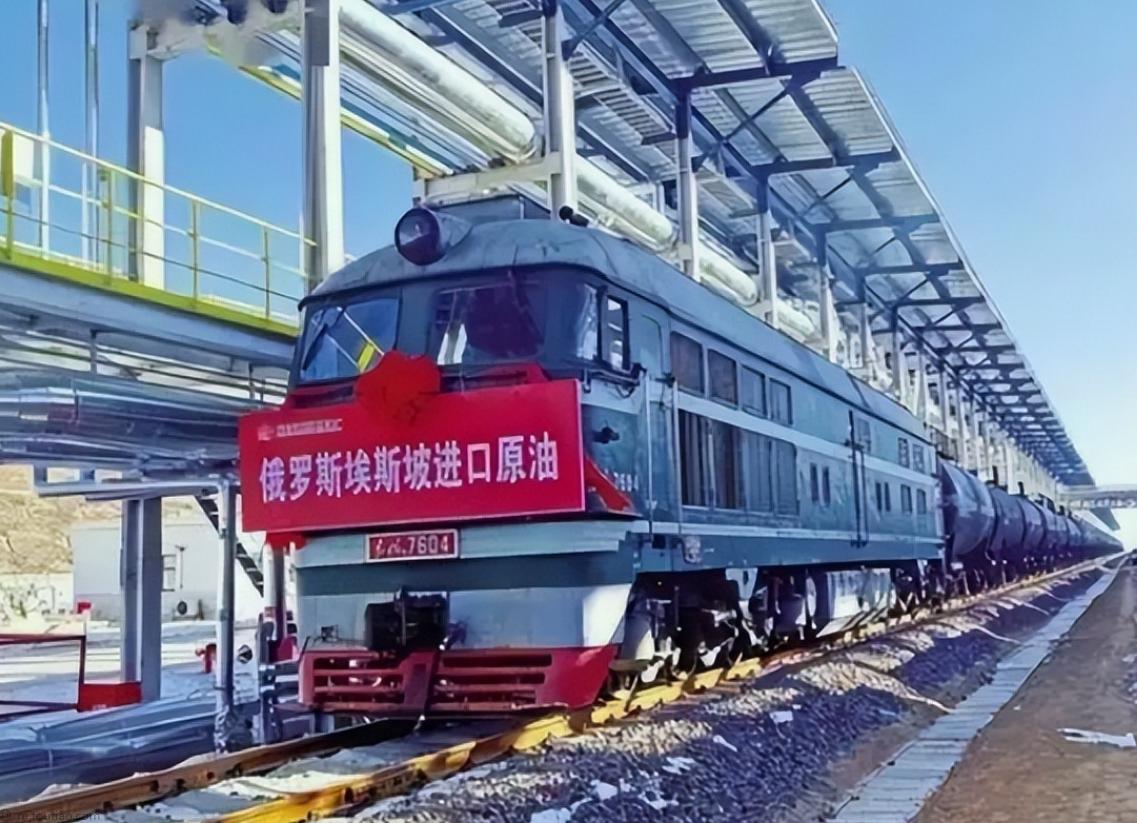乌克兰终于回过神来！都以为伊朗朝鲜在给俄罗斯输血，真正撑住莫斯科的是沉默的东方邻