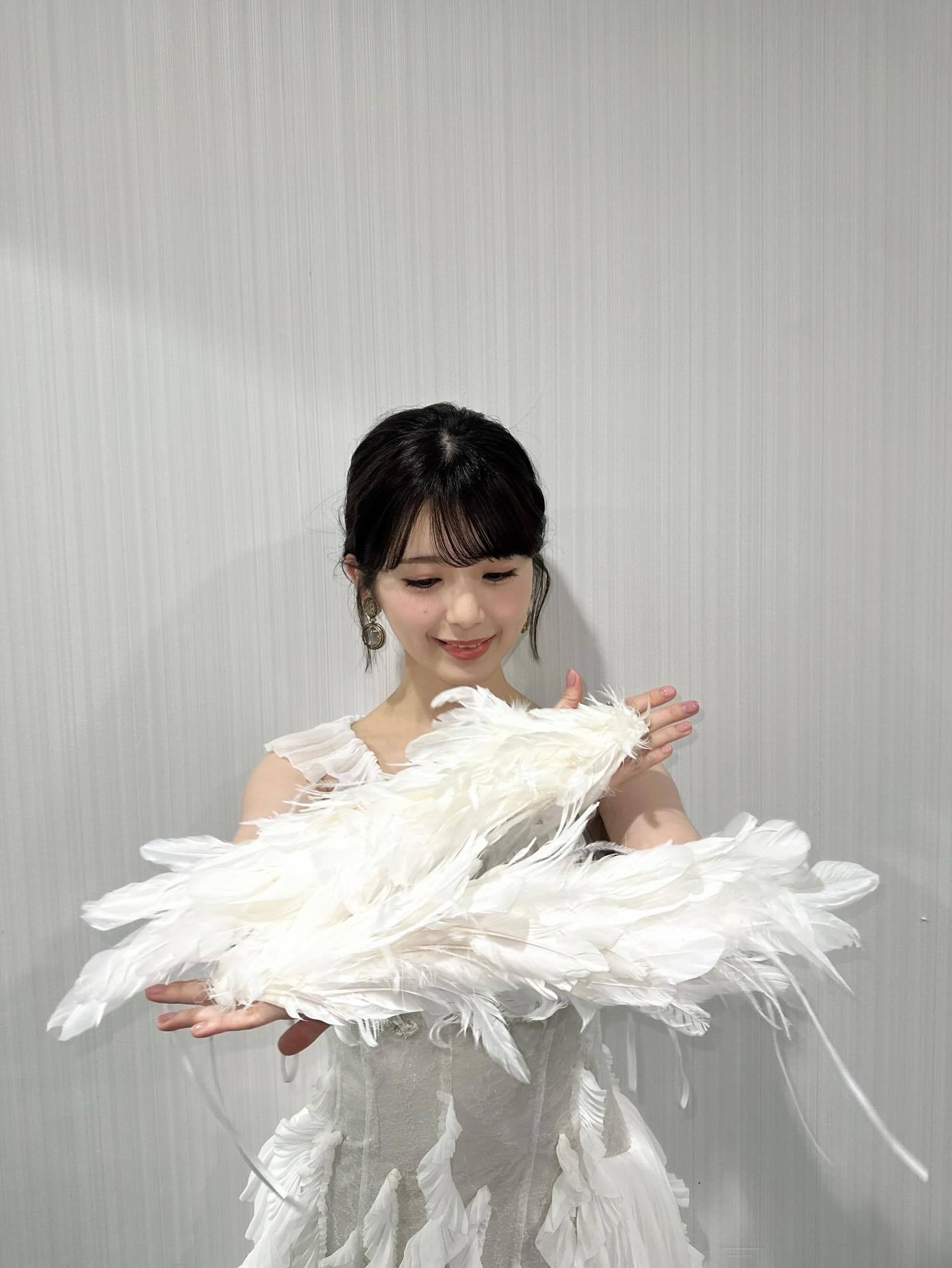 筒井あやめ「新衣装はとっても羽🪽‪」 