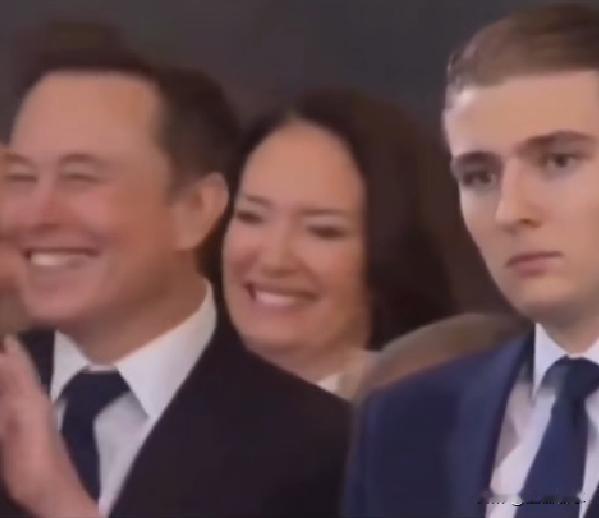 看吧，多么的……！
周围的人都开怀大笑，而巴伦则一脸严肃，完全不在一个频道上，好