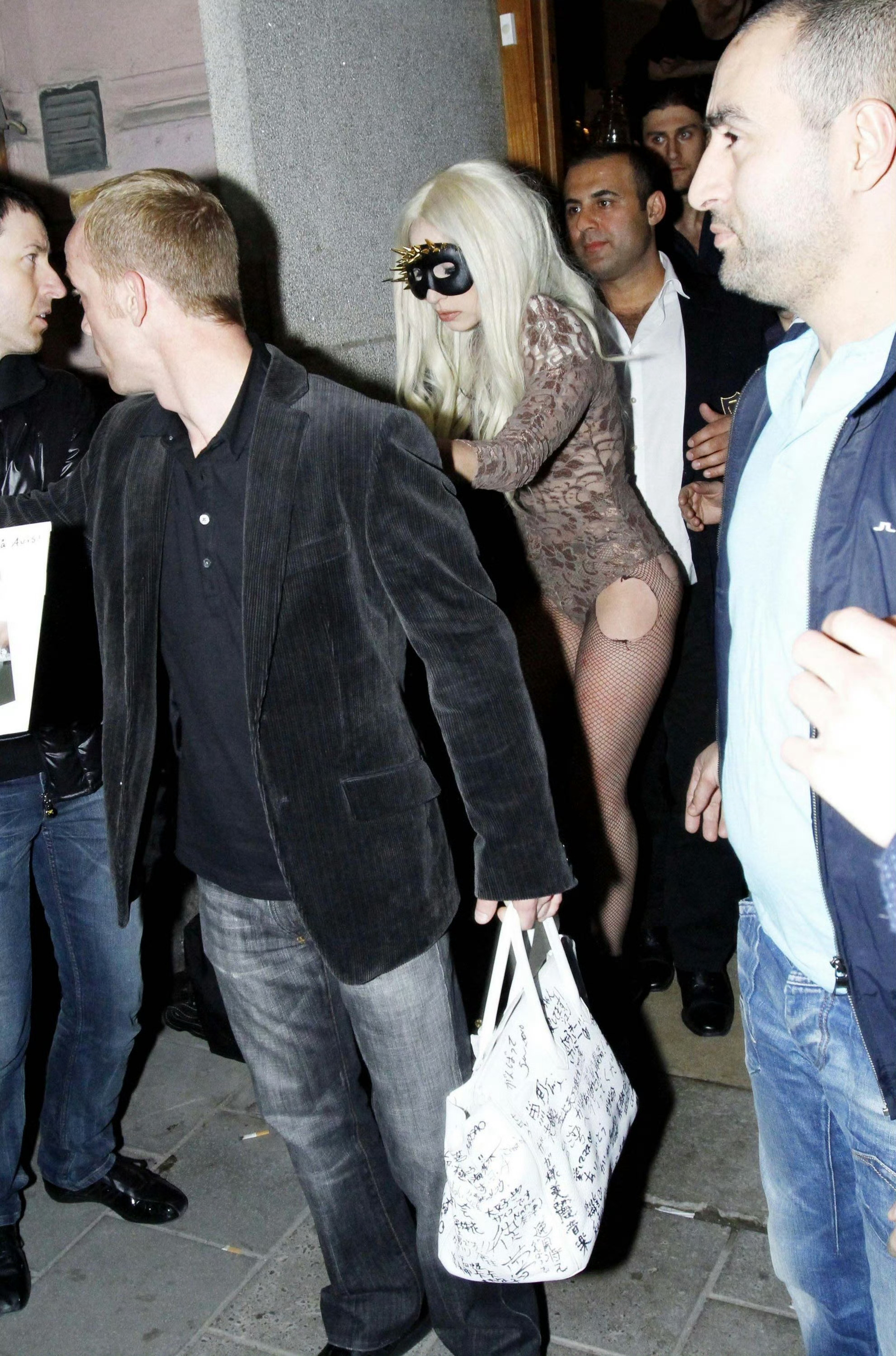 2010年Lady Gaga 在斯德哥尔摩街拍，TFM时期，美晕了！ 