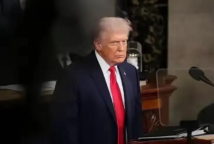 伊朗越打越勇：科威特美国海军基地所有基础设施被摧毁，大量美军伤亡；一艘美国运送弹