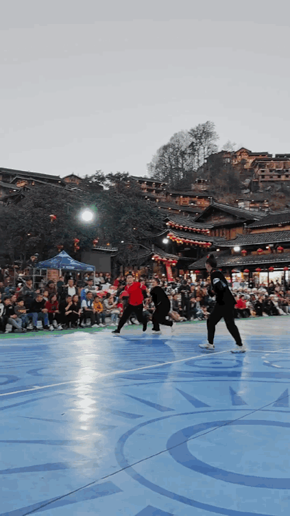 我说女子篮球是这个地球上对抗最激烈的运动没有人反对吧？别看她们平时温柔贤淑，以上