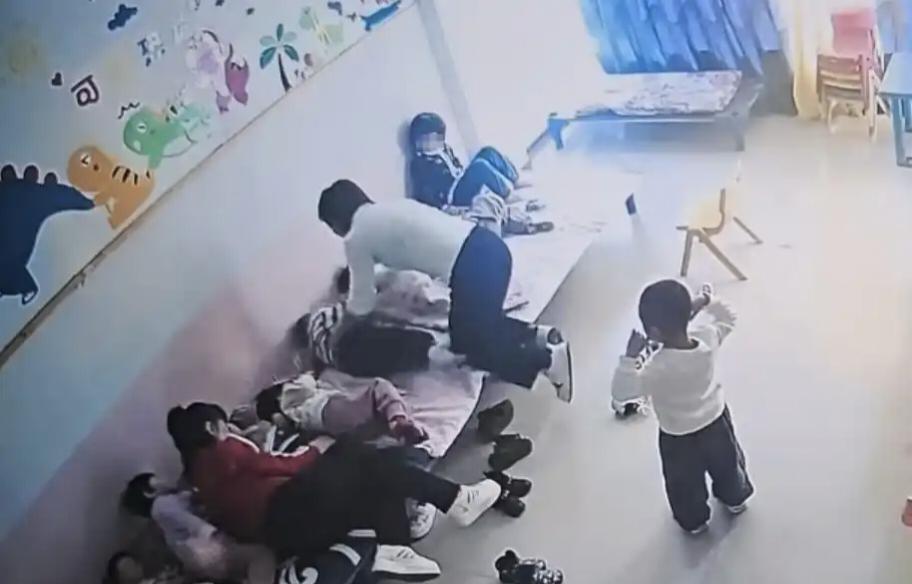 辽宁盘锦幼儿园虐童案一审宣判：涉事教师获刑二年，幼儿园永久关停

2025年12