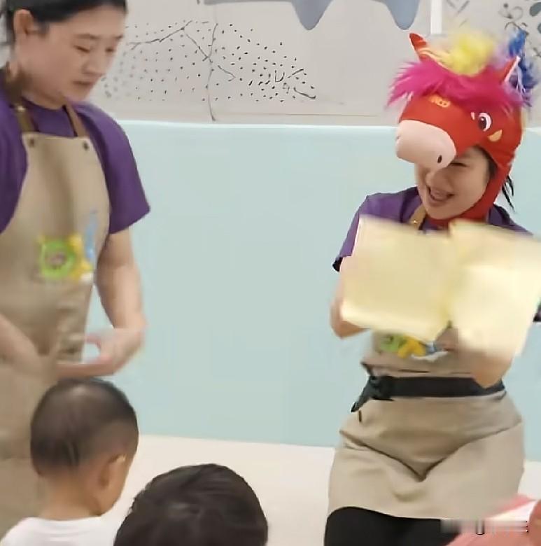杭州一幼儿园一名50岁老师，状态却像20多岁，她称，每天她都会在想办法做一些东西