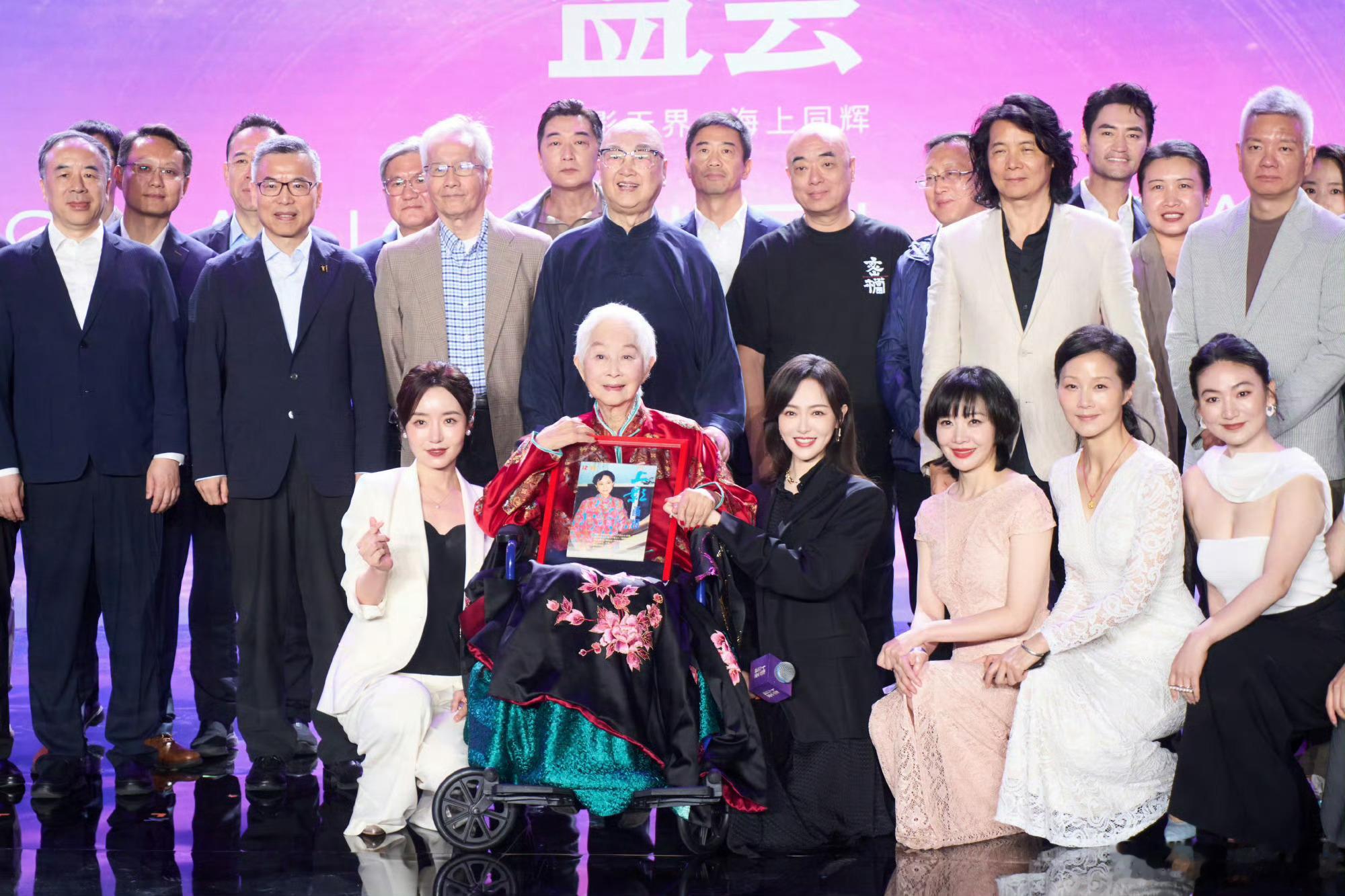 唐嫣 × 第28届 上海国际电影节 系列活动之上影盛荟美糖的新造型！受邀为本届上