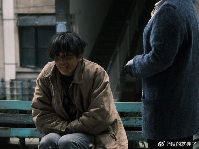 导演一句“讲方言”，王安宇瞬间眼睛亮了：“这我专业的！”粤语软糯、上海话灵动、天