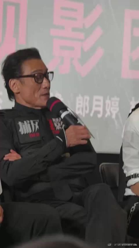 养父养的是儿子还是棋子 孤儿院的日子里，他教他们开锁也教他们做人，可圈养的绳从没
