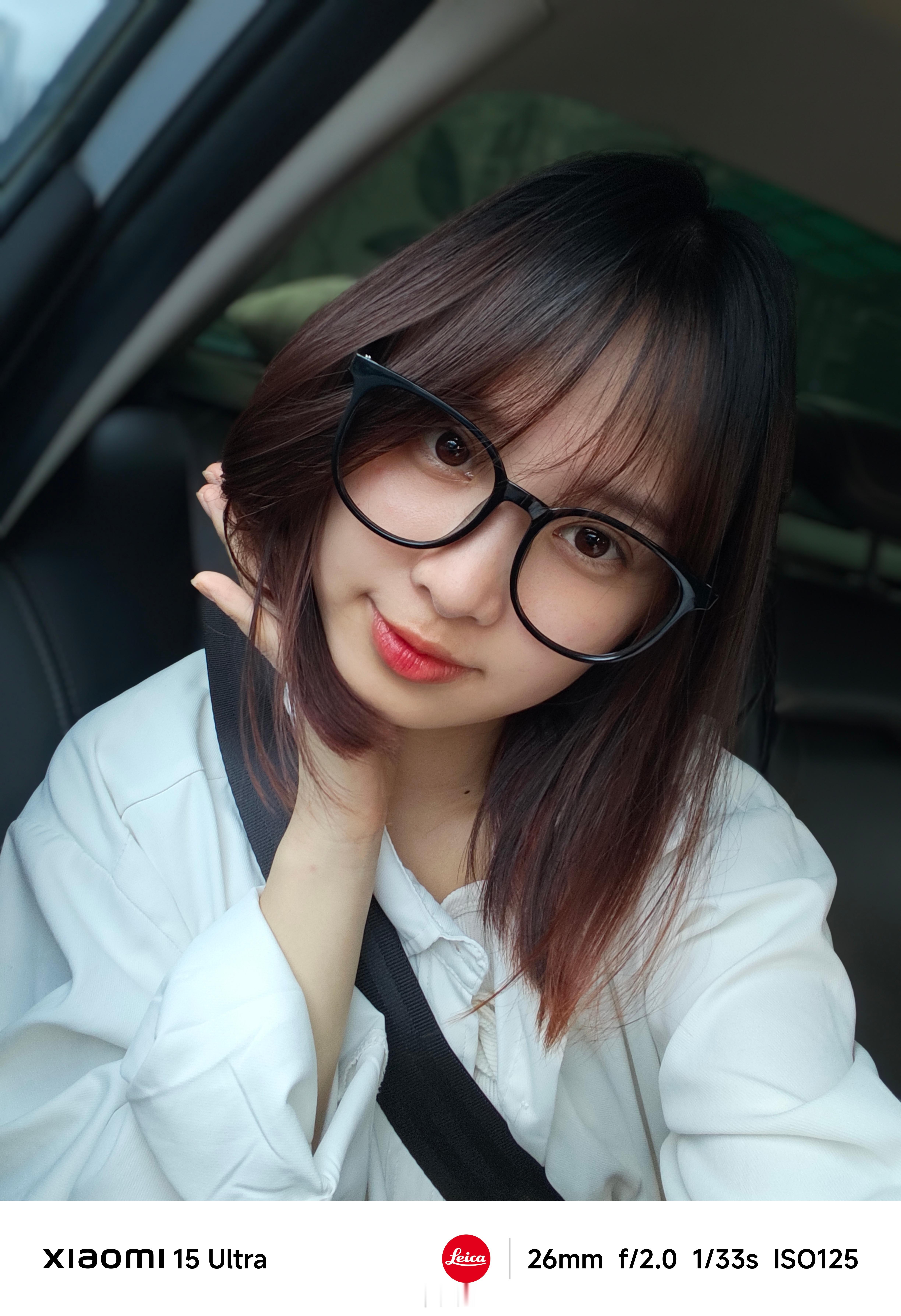 小助理特别喜欢用15U自拍和拍照，我问她为什么？（印象中女生会喜欢OV多些）她的