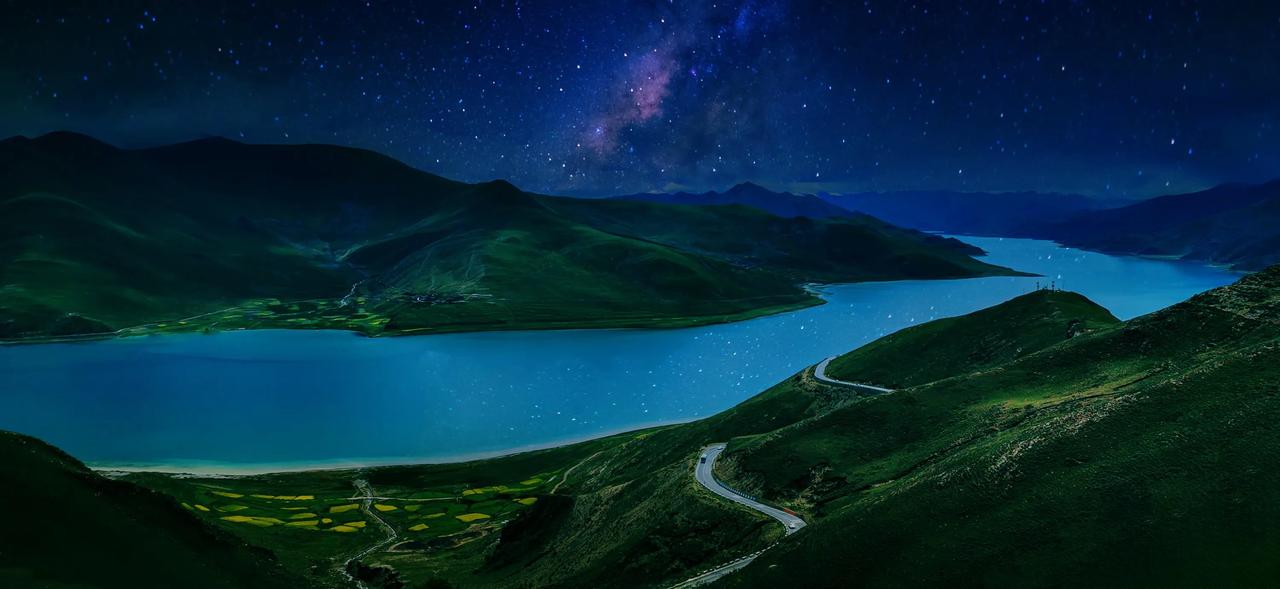 羊湖的星空，宛如梦幻之境。璀璨繁星似无数宝石镶嵌在天幕，密密麻麻，又错落有致。那