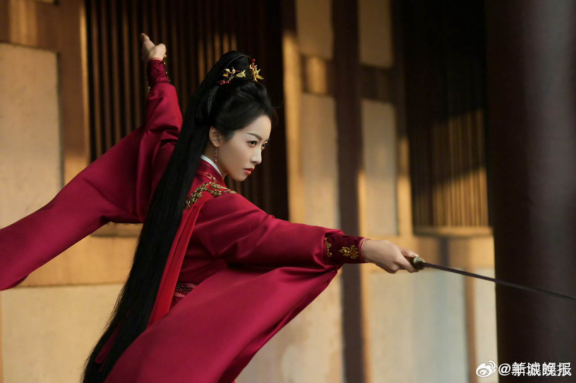 【分享内娱女星红衣女侠造型】一袭红衣，来去如风。内娱女星红衣造型，你pick哪一