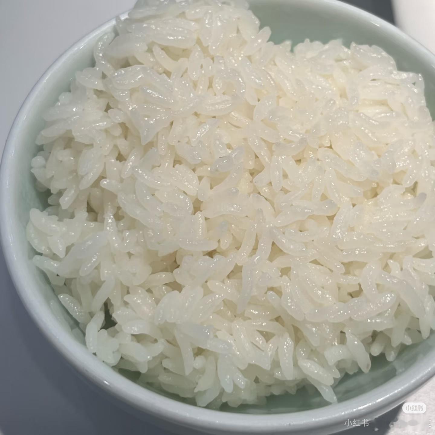 正餐没有米饭总像没吃饱，清甜口感简单又上头。碳水带来的安稳无可替代，口味壁垒太难