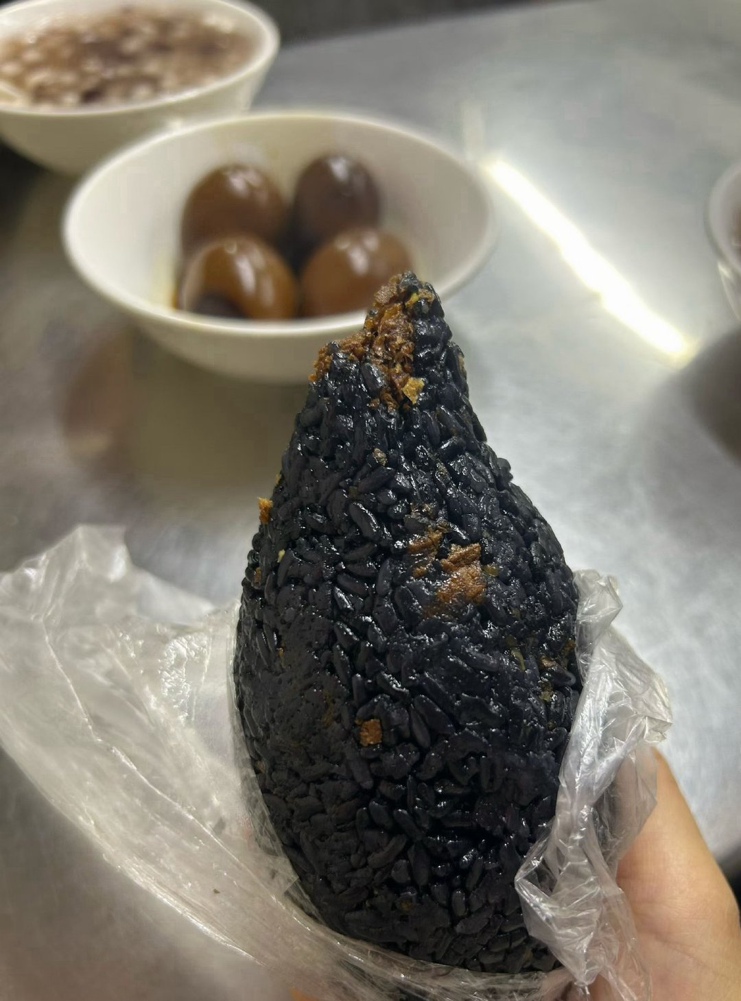 唯有美食不可辜负今天的午饭  好久好久没吃这个了点了三碗酒酿赤豆元宵 四个五香蛋