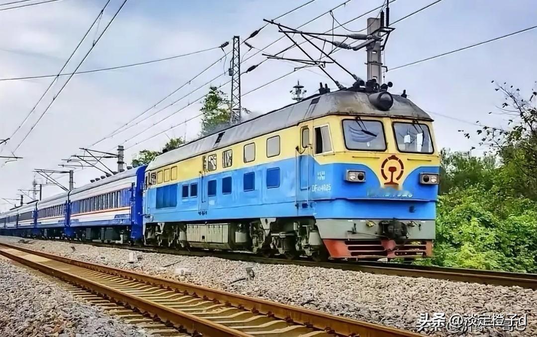 11月27日凌晨 被称为铁路“安全哨兵”的55537次地震检测试验列车 正常通过