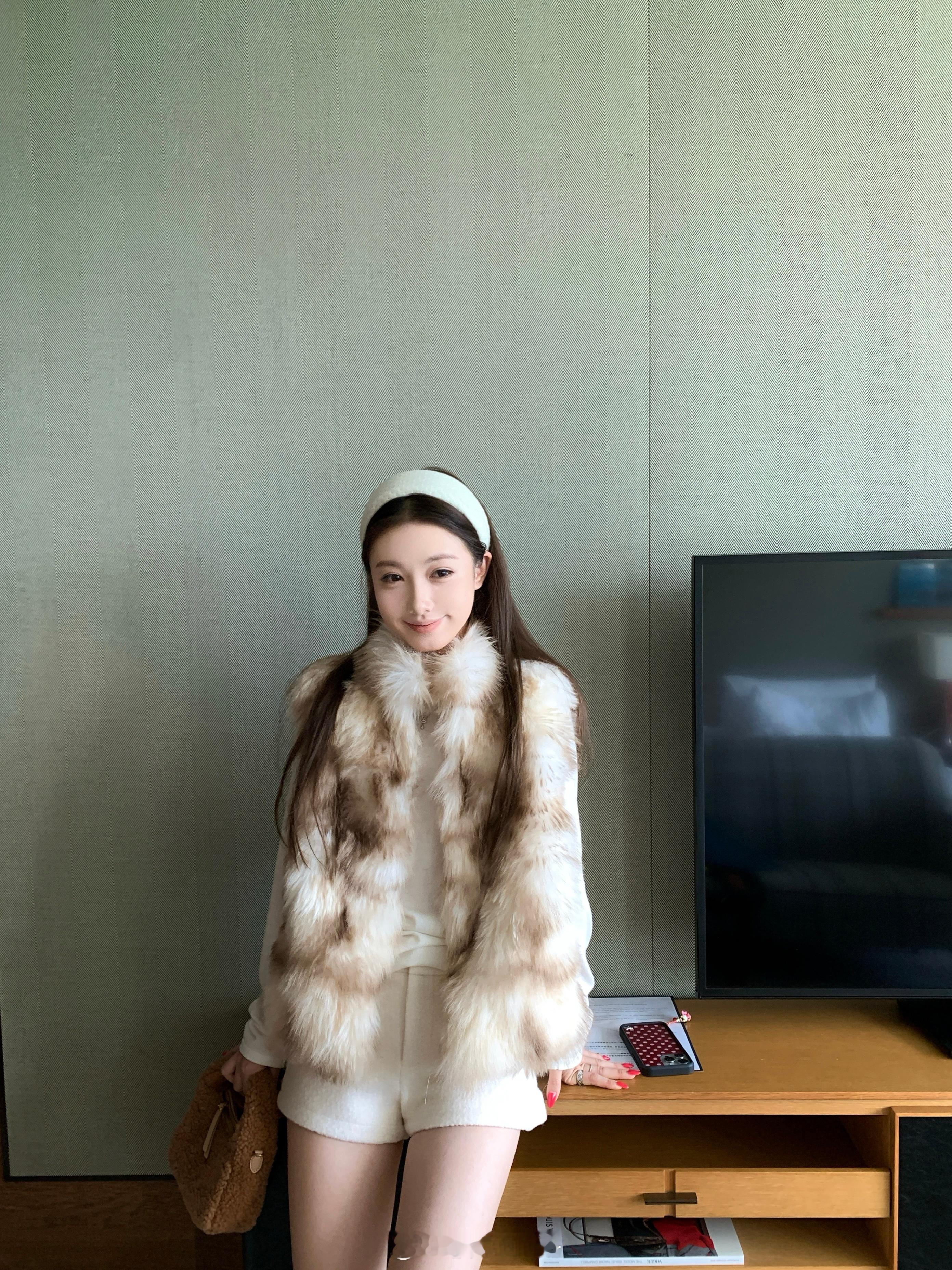 板栗可可Bankelili10/31/20:00本期坠爱的环保毛毛小马甲🐰今年