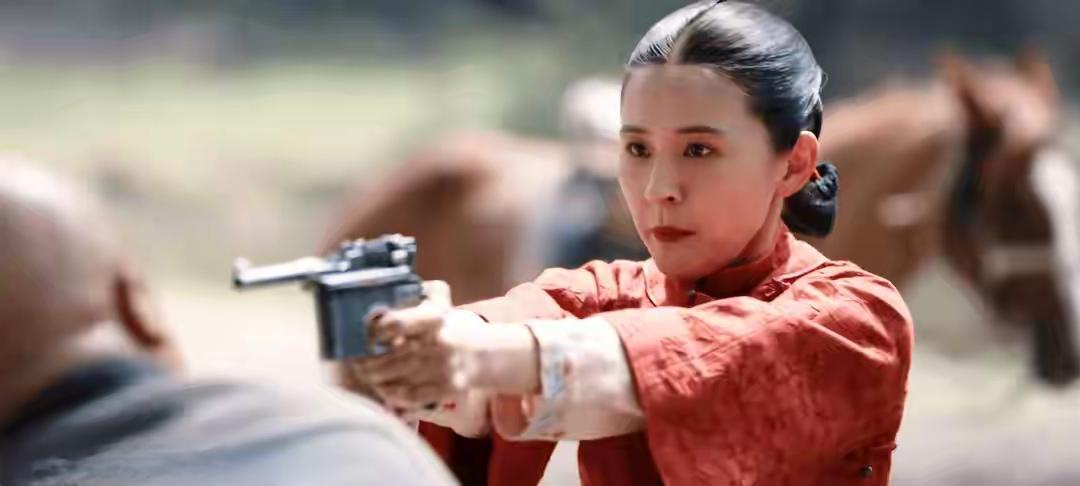 追剧《灼灼韶华》 昨晚看一、二集，中途接了一个朋友电话，屏幕上看到女主褚韶华（热