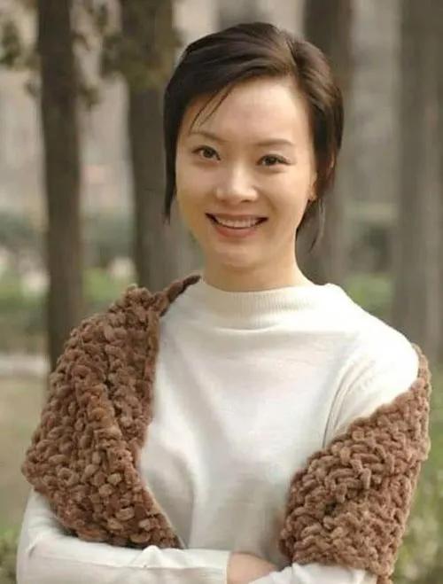 这是陈数？还敢认吗？她在电视剧《夫妻那些事》中是图二这样的相貌，怎么就变了一个人