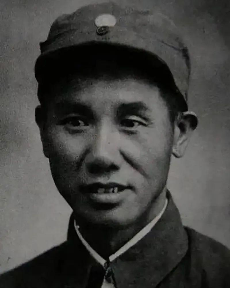 1938年，18岁的河北姑娘张双群，红着脸熬夜写了封“情书”，寄给了一位八路军司