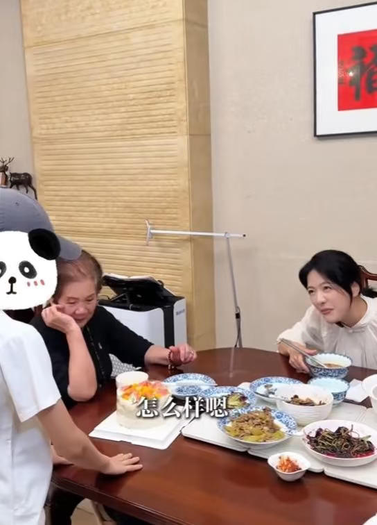 杨乐乐真的好节俭，4个人才做4个家常菜！ 杨乐乐71岁的妈妈到女儿家做...