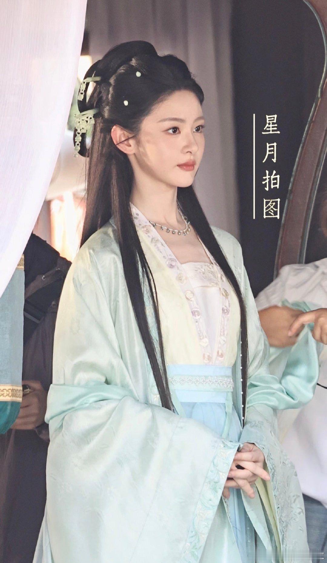 赵晴古装免检 古典的气质真的是缓缓而来，赵晴古装免检，一颦一笑，一举一动之间都带