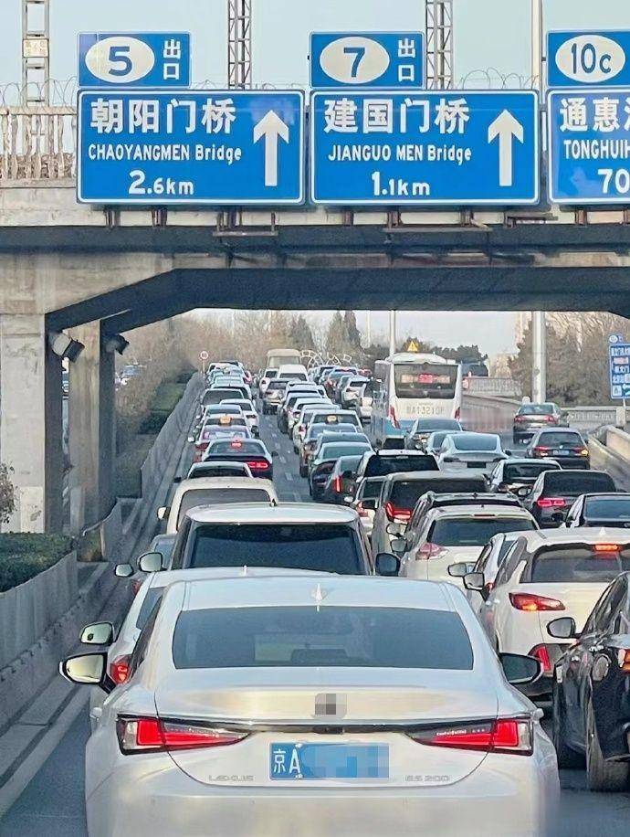 #新手司机开早高峰是什么体验##新手司机早高峰的开车状态belike# 早高峰开