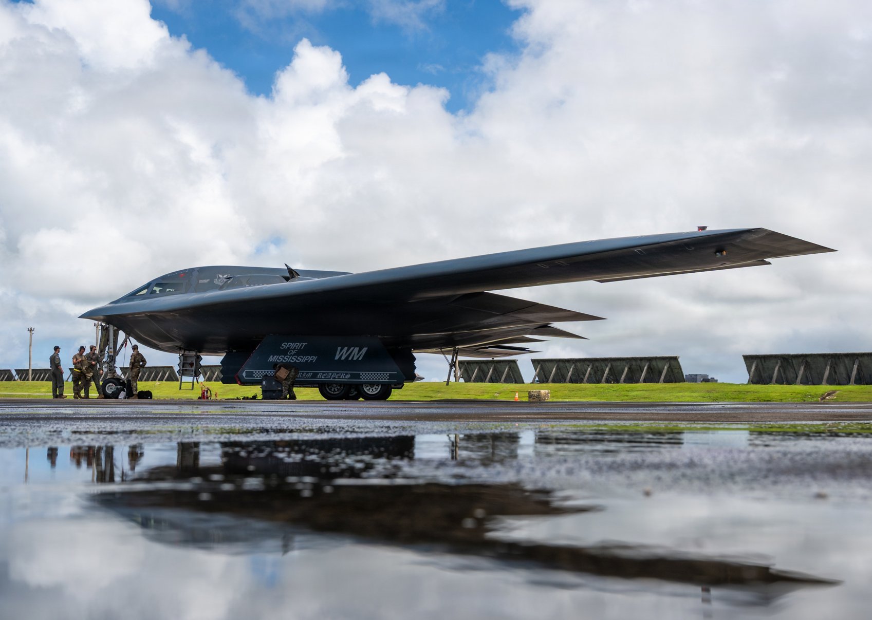 2026年6月27日，美国空军一架B-2A“幽灵”隐身轰炸机（“密西西比精神”号