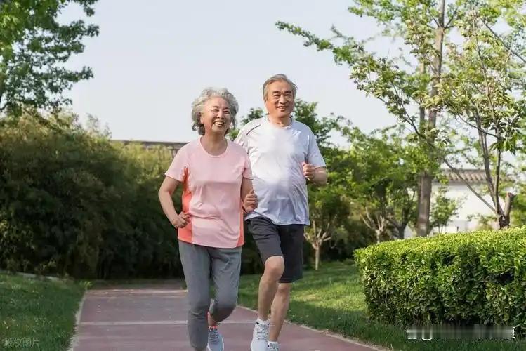 深有感触，以前吃完饭坐不住，放下碗筷就立马出门快走遛弯，时间久了经常胃胀、肚子隐