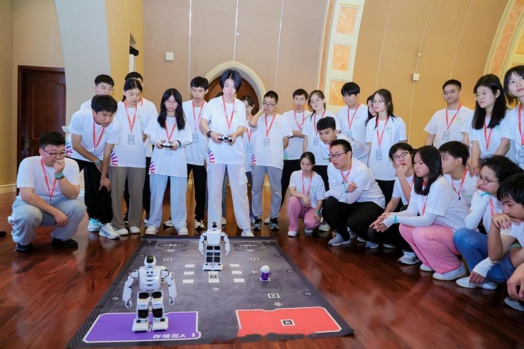 刚刚刷到一群来自甘肃、贵州、四川、云南等地的学生到华为暑期AI研学，一个大写的“