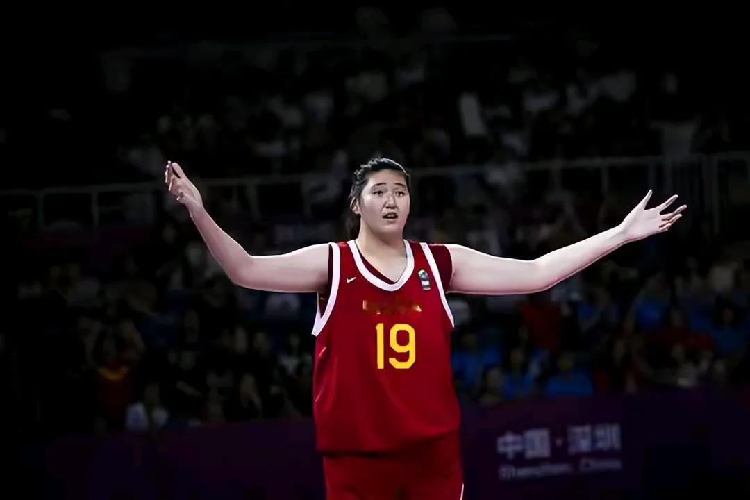 今夏女篮有亚洲杯的任务，
一个全新的中国女篮正在海埂磨练，
宫指导会不会带张子宇