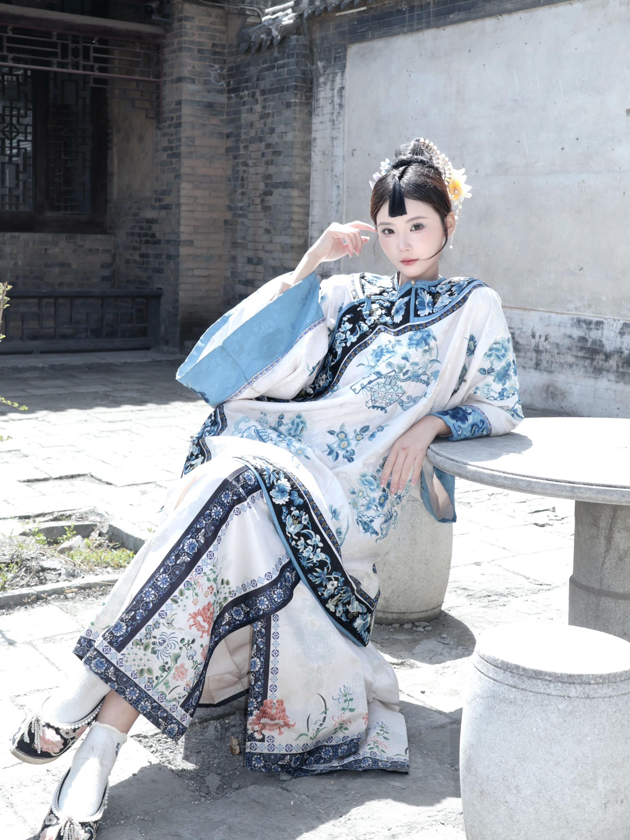 她才不是什么旧时代的产物呢🏮。