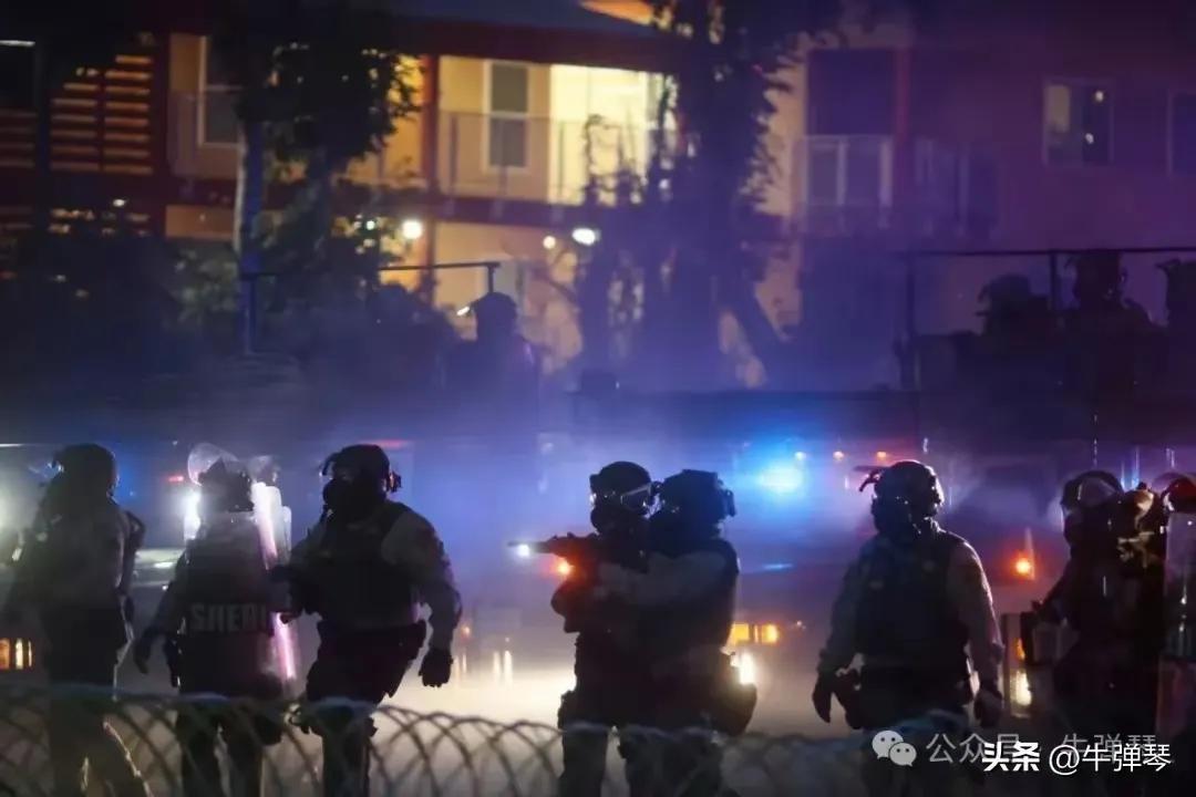 枪支问题，移民问题，毒品问题，这三大难问题，一直困扰着美国社会，这不美国联邦政府