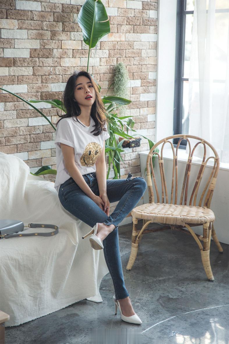 如果决意去做一件事了，就不要再问自己和别人值不值得。心甘情愿才能理所当然，理所当