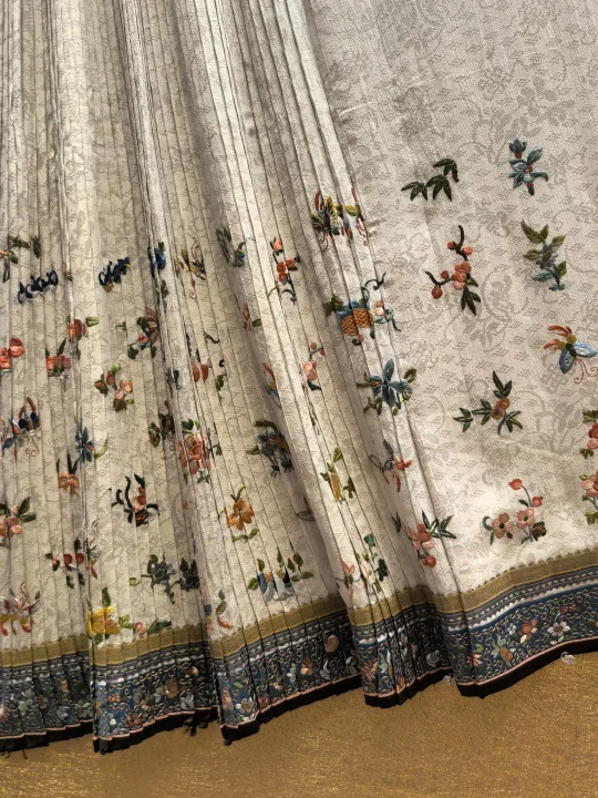 极美的一条鱼鳞马面裙