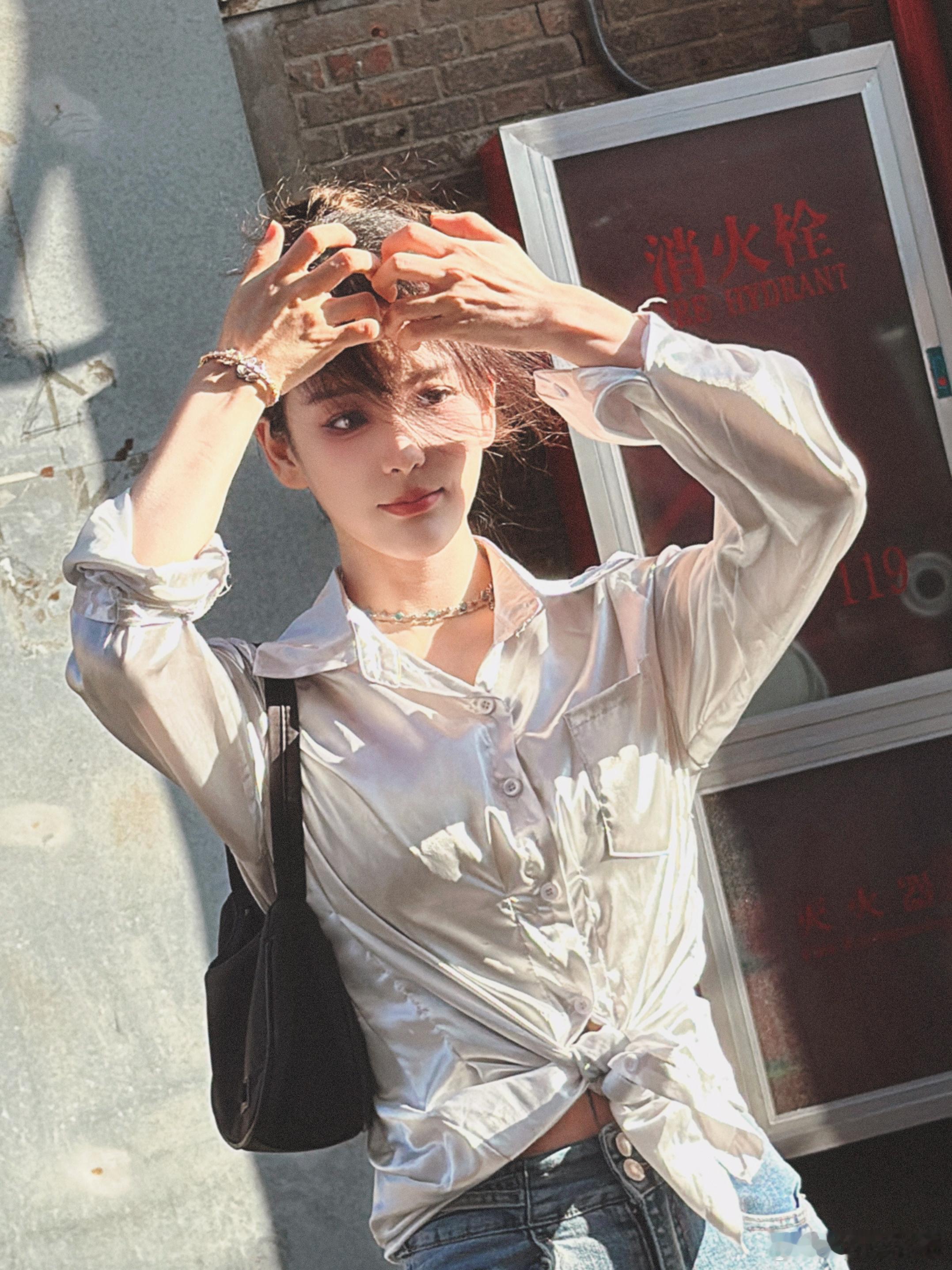 #2024LPL夏季赛##英雄联盟# 太有御姐味儿了 塔子姐！Rita晒照：来个