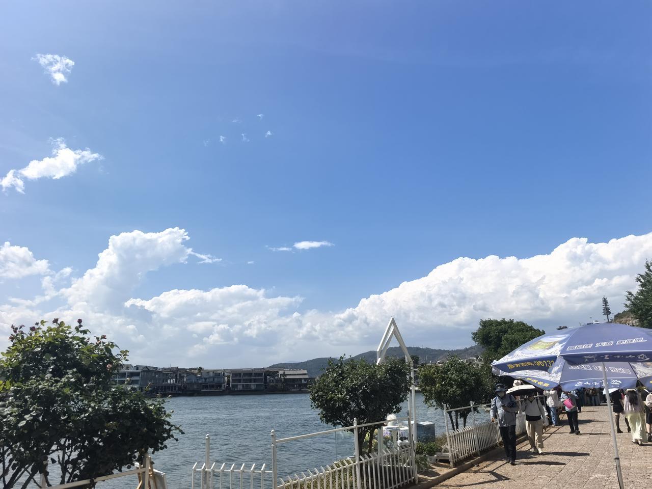 湖光山色，美不胜收。