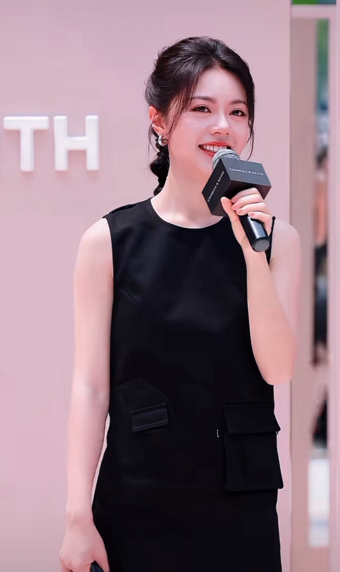 赵今麦成都线下活动人气 “吾家有女初长成”财阀家的千金来啦是谁爱的小辫子！！！赵