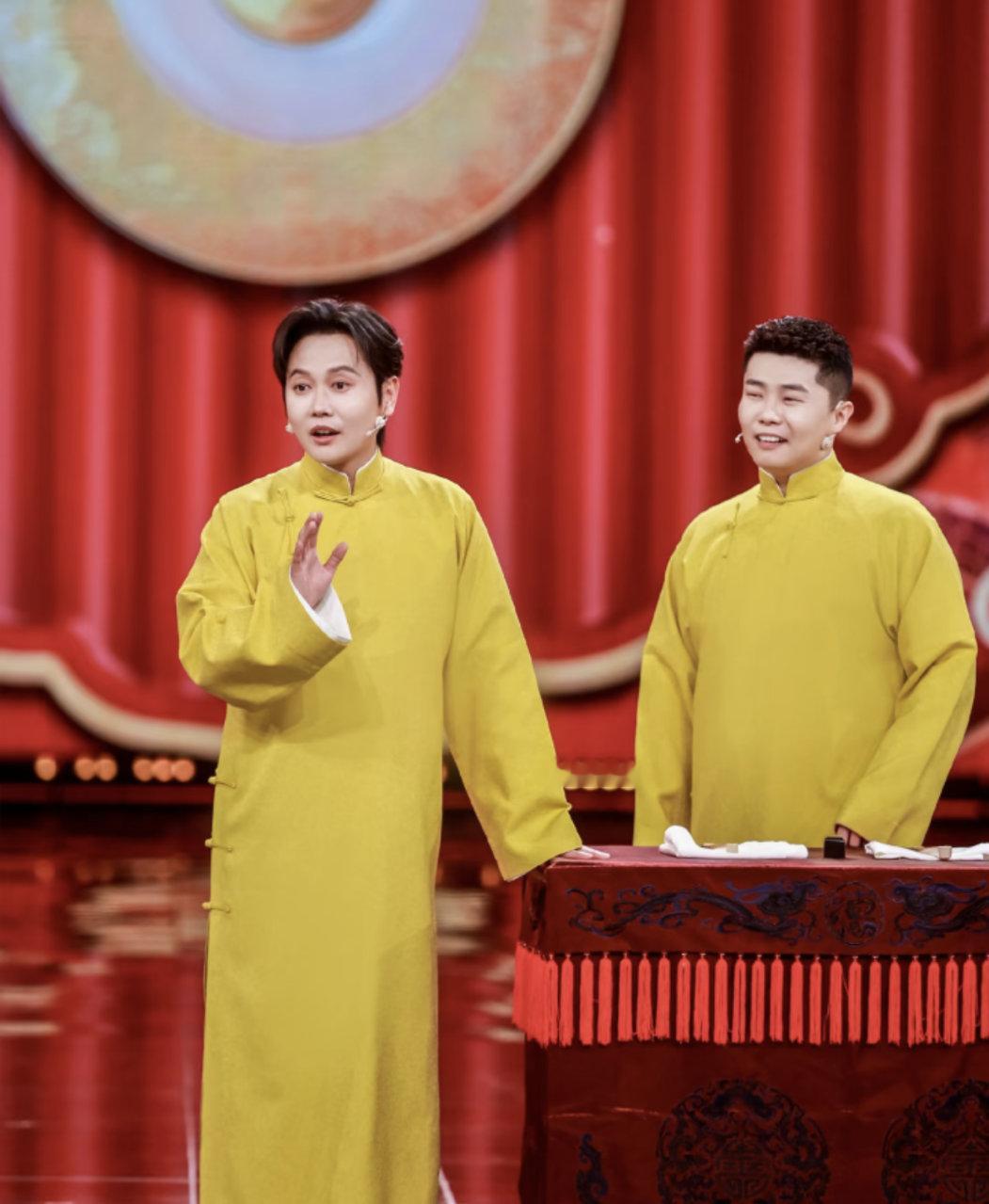 孟鹤堂周九良报菜名孟鹤堂上周九良家过年 孟鹤堂周九良《报菜名》老活新整！好期待啊