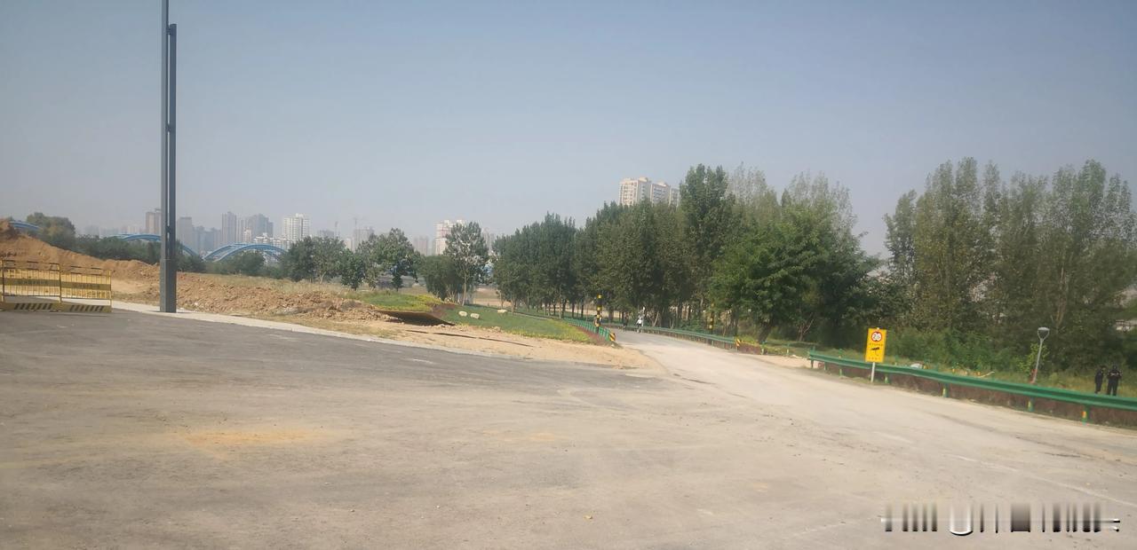 前几日，发了篇西咸新区新区金湾西路开通，为渭河咸阳河堤南岸断头路提供了新通路。