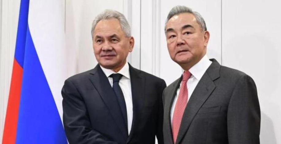 绍伊古火速访华，很多人以为这只是常规的战略对表，谈谈军演。错！真相是：莫斯科的“