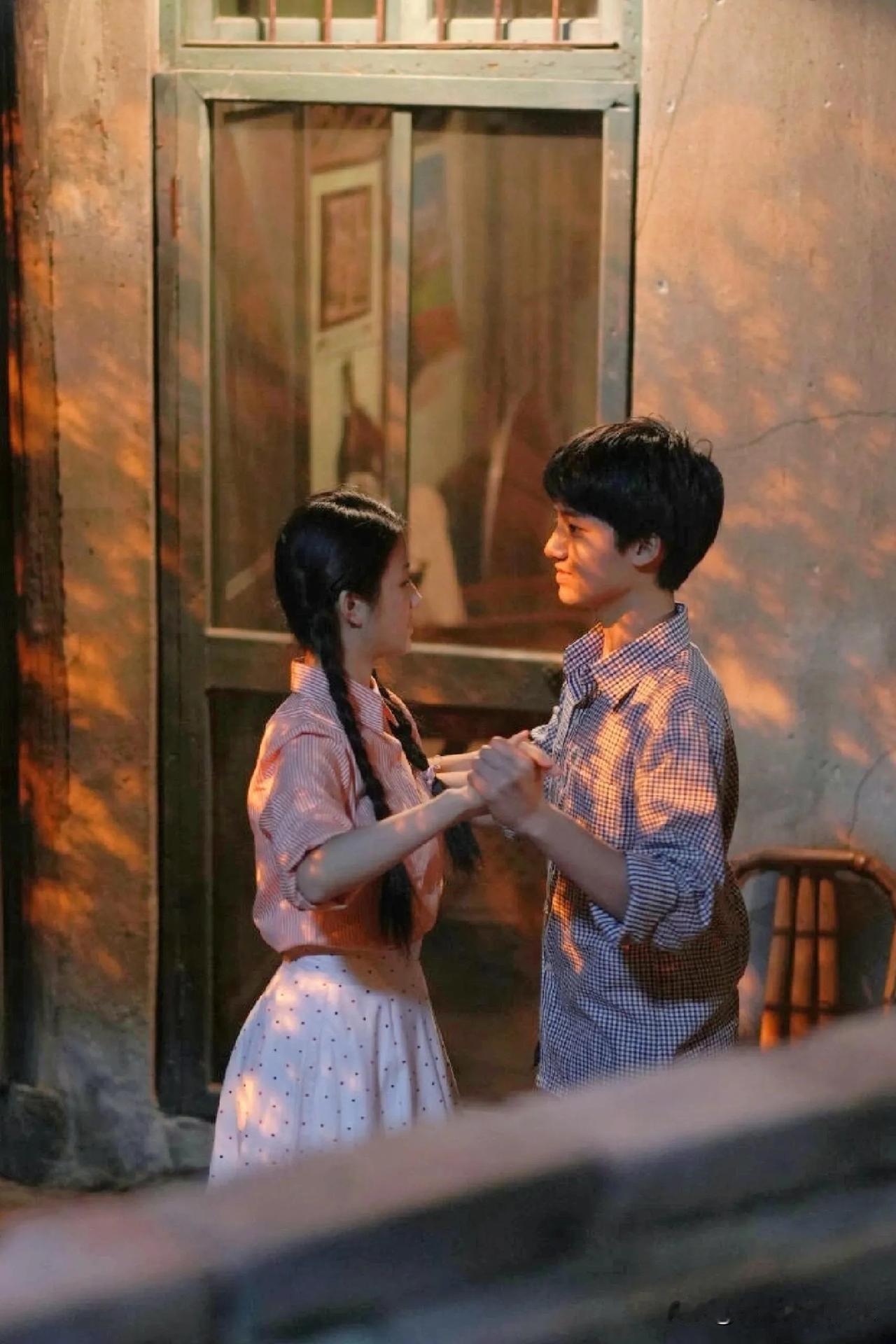 二刷《小巷人家》才发现林工去广州后才发现儿子换了[捂脸]

林工因为被人举报，被