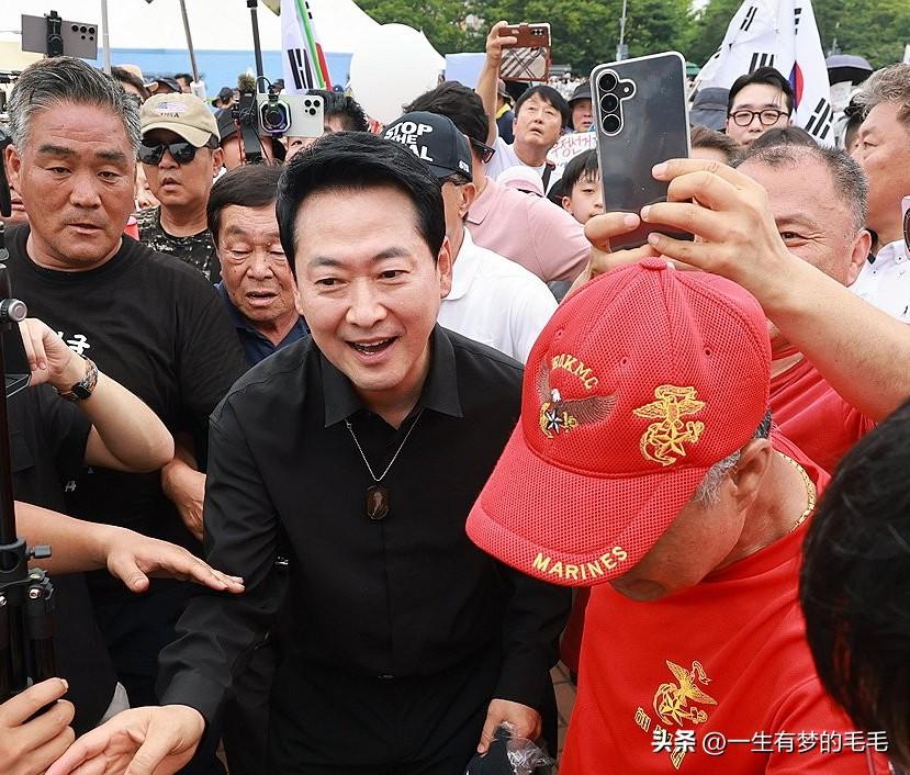 内讧预警！支持率持续崩盘，韩国民力量党党首执意右转，党内掀起激烈对抗

韩国在野