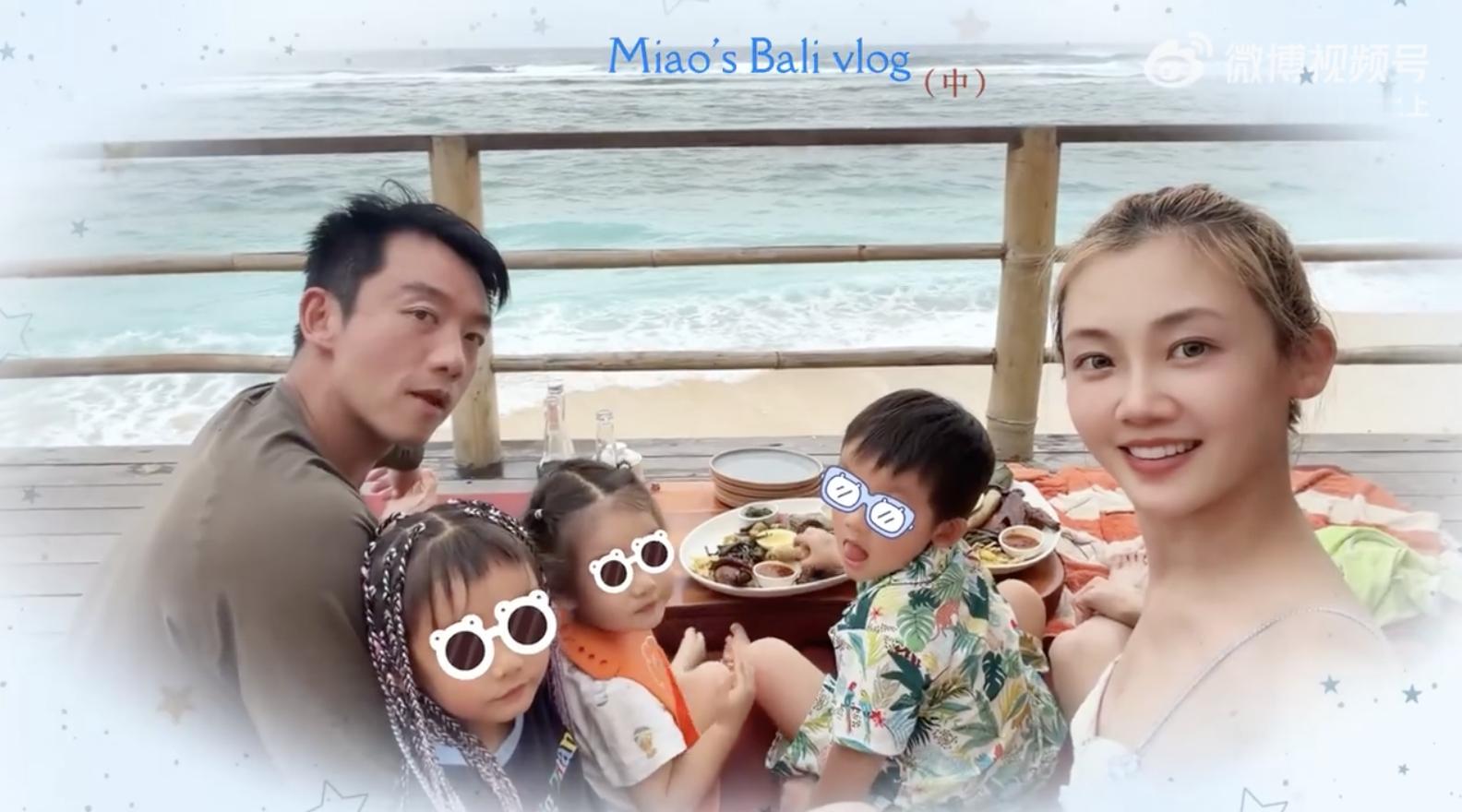 郑恺苗苗一家五口合照郑恺苗苗公开三胎小女儿 郑恺苗苗公开三胎小女儿。 