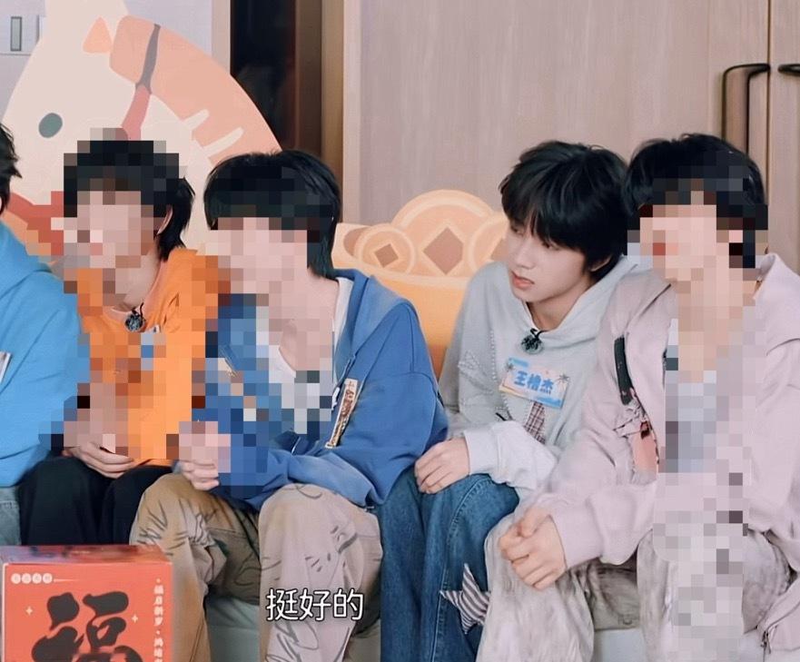 人会在夸赞和爱里变得越来越自信的 