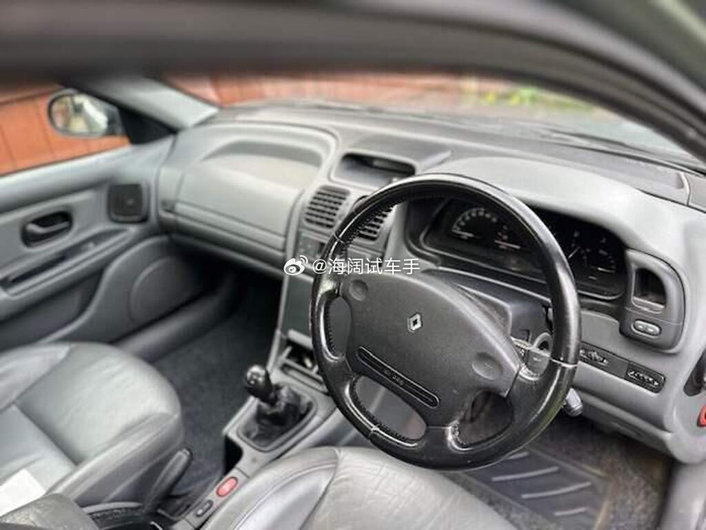 雷诺拉贡纳，这车如今在国内的马路上已经快绝迹了~~~这车是1997年在英国上的牌