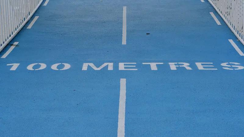 我身边还真有运动天赋高得离谱的人。就说我同学小李，体育全能那都不是吹的。运动会上