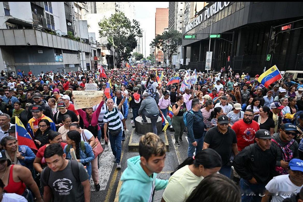 委内瑞拉爆发大规模骚乱，局势失控。起因自然是美国对委内瑞拉的入侵，强行控制了马杜