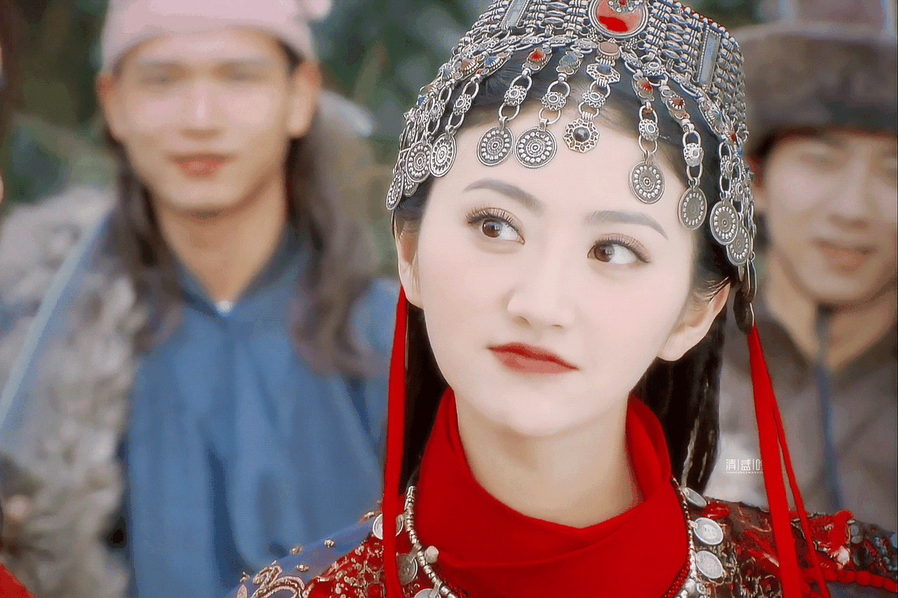 景甜清宫剧饰演的大玉儿美是美，但是缺少了蒙古族女子的豪迈英气，她比较适合江南水乡
