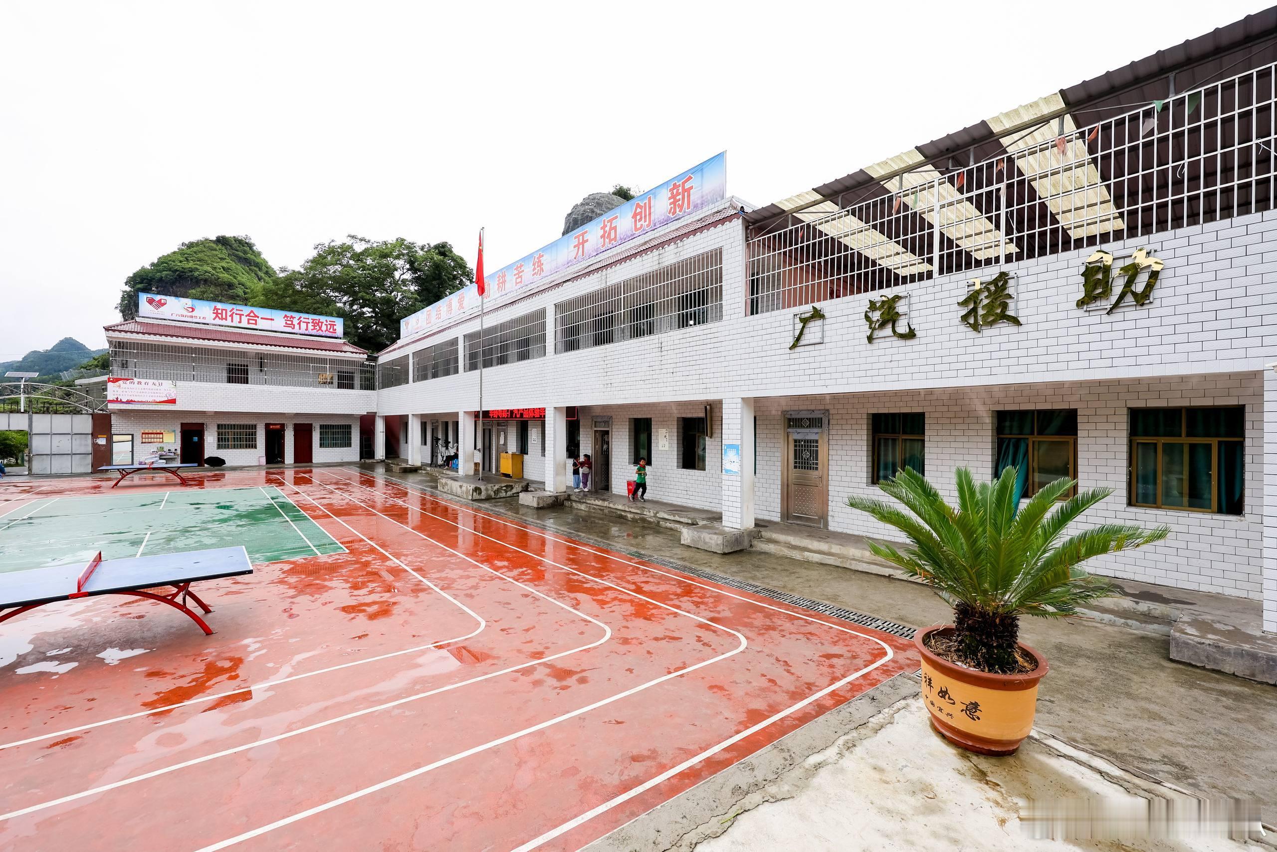 多少滞留三亚的人被自己穷笑了 我也笑了，我喜欢自驾游~去年给老婆买了辆广汽埃安R