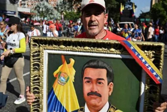 谁能料到！被美军强行抓走、关了一个多月的委内瑞拉前总统马杜罗，剧情直接迎来神反转