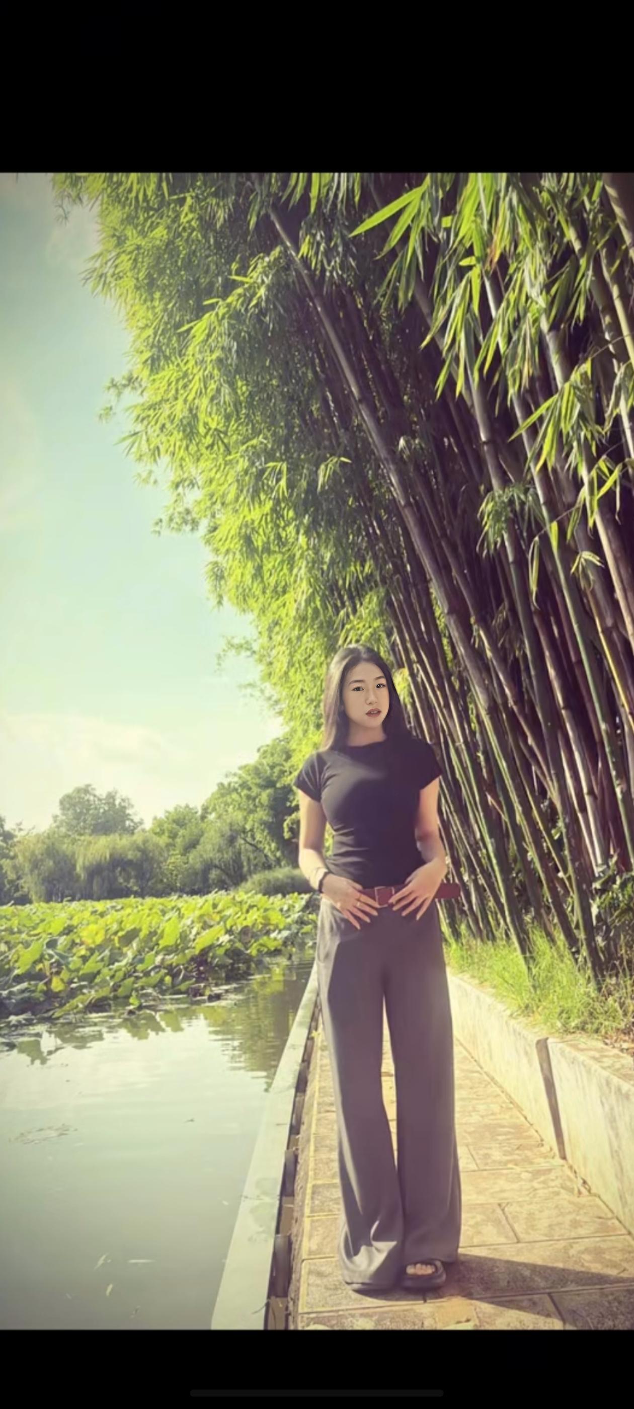 拾光
 幼时盼长大，觉成年便无拘无束；成年后念往昔，羡年少无忧无扰。
 
少时逐