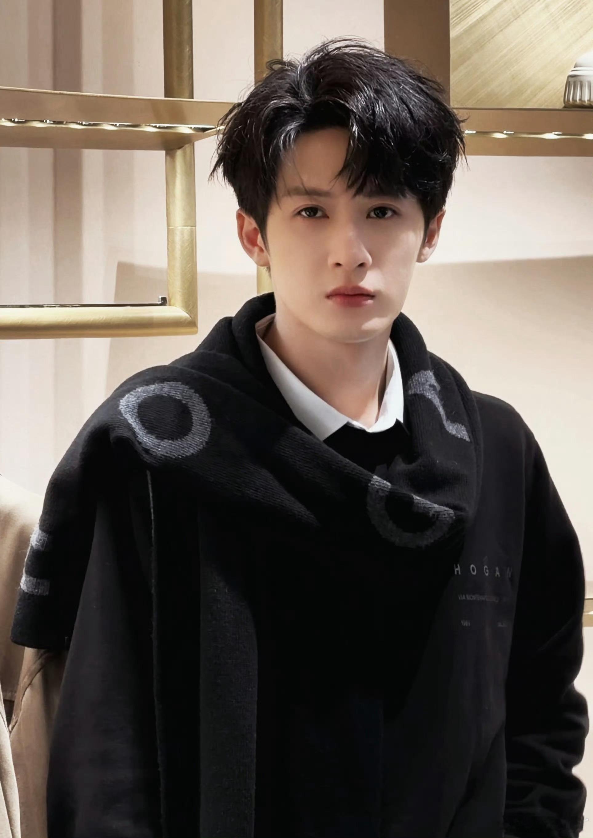 檀健次 天啊！今天的檀健次太帅了！太嫩了！满满的少年感！檀健次这是逆生长啊！